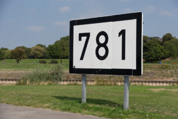 Hinweisschild Stromkilometer 781